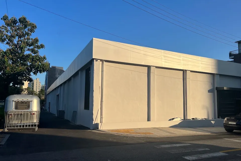Exterior 4