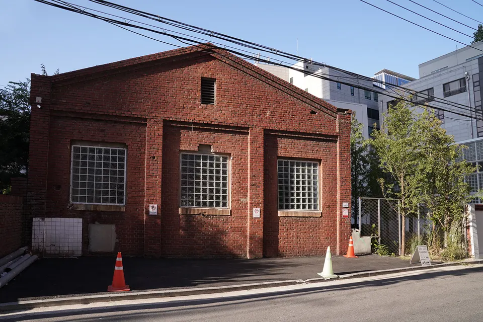 Exterior 4