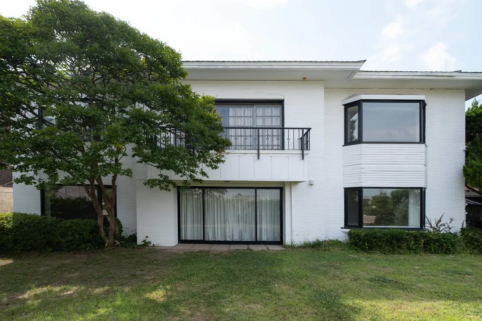 Exterior 6