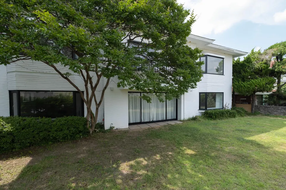 Exterior 5