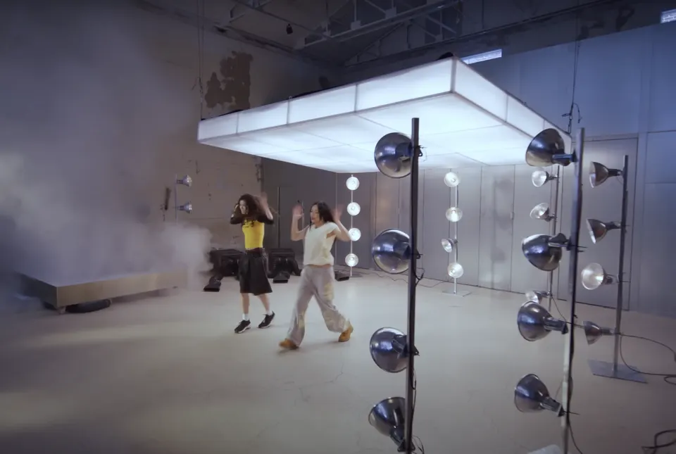 NewJeans ‘Supernatural’ MV