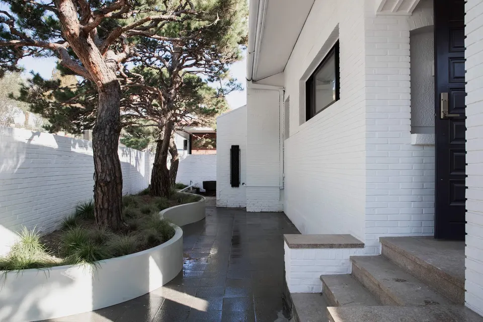 Exterior 3
