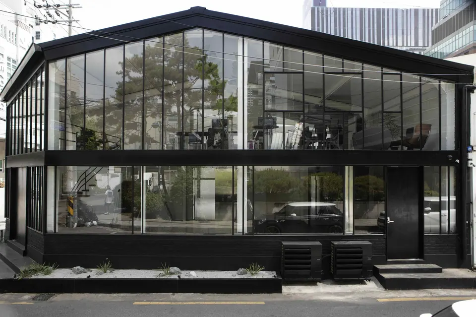 Exterior 1