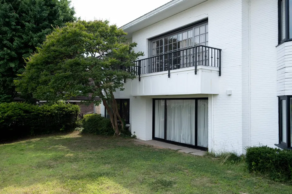 Exterior 4